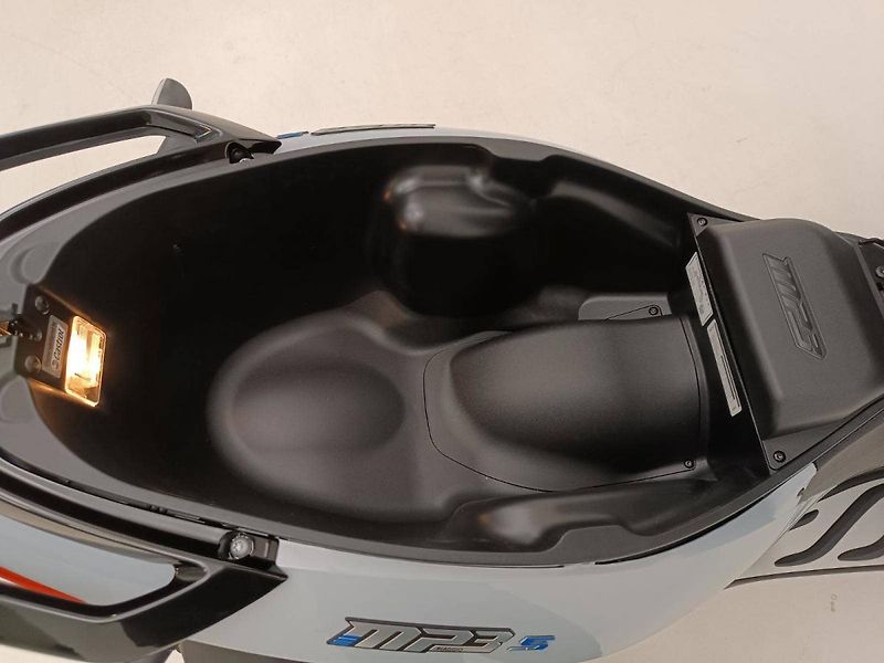 Piaggio MP3 300 (2026) MP3 310 Sport E5+ Grigio Mercu - fotka 15 z 17