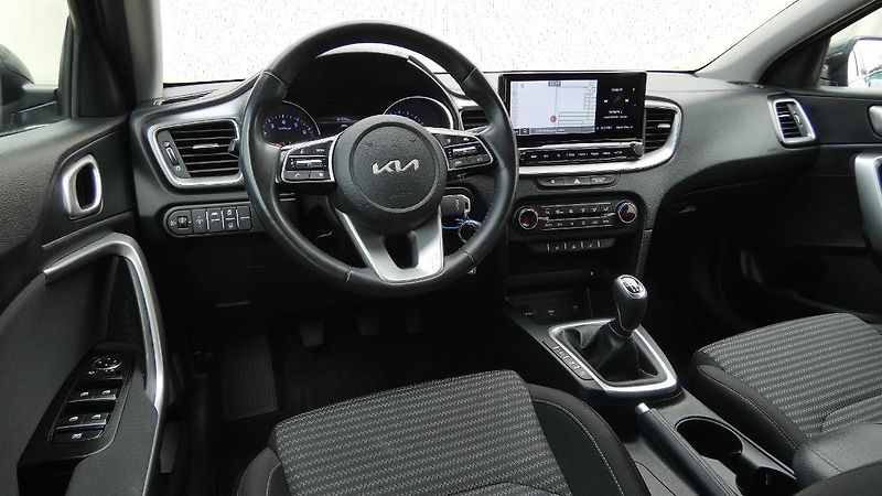 Kia Ceed SW 1.5 T-GDI SPIN - fotka 5 z 22