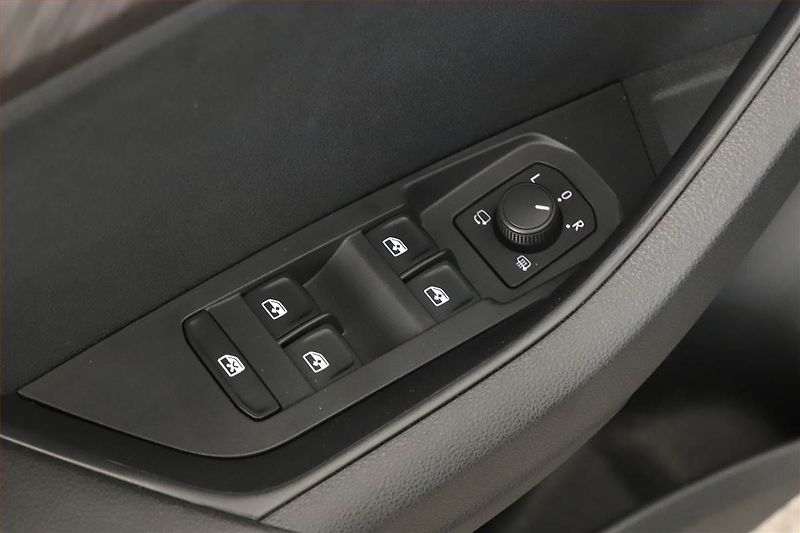 Škoda Karoq (2023) Style 1.5 TSI - fotka 10 z 14