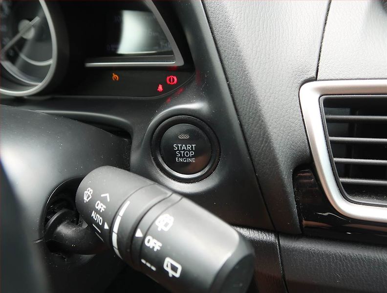 Mazda 3 (2015) 1.5 Skyactiv-G, Xenony - fotka 18 z 18