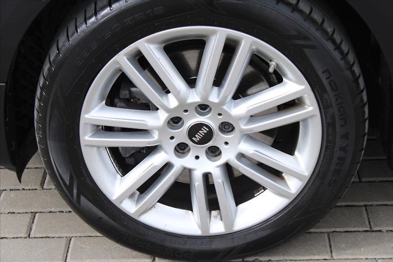 Mini Countryman 2.0i 131kW ALL4 SERVIS KN. ČR - fotka 9 z 28