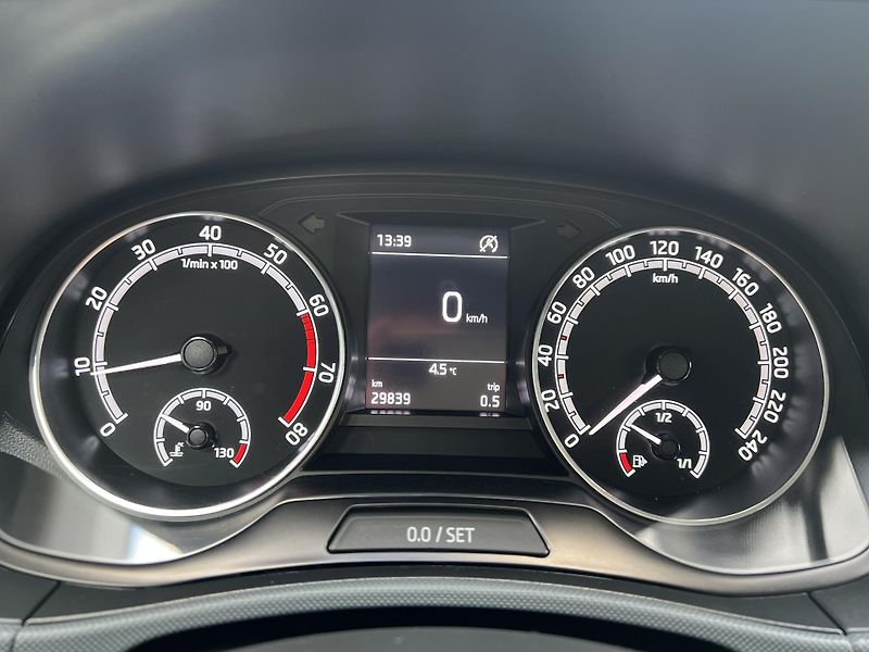 Škoda Fabia 1.0MPi 44kw KLIMA TEMPOMAT - fotka 16 z 36