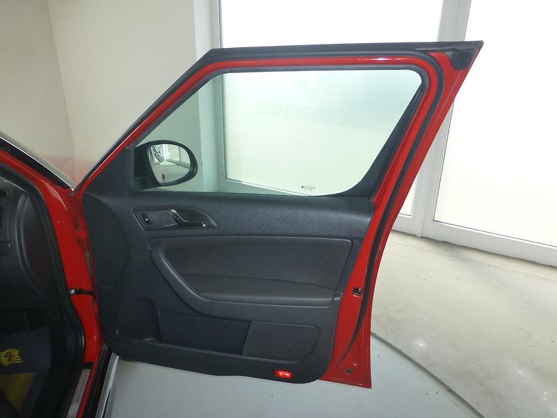 Škoda Yeti (2014) 1,2TSI*MONTE CARLO**77KW*TAŽNÉ - fotka 16 z 24