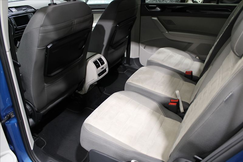 Volkswagen Touran 1,4 TSI DSG Highline blue pear - fotka 13 z 30