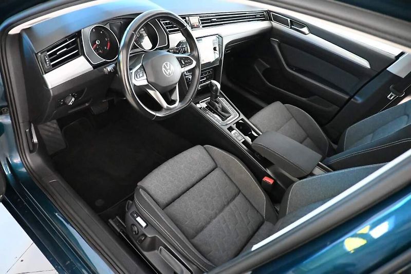 Volkswagen Passat (2023) 2.0 LED DSG ACC Kamera Tažné T - fotka 11 z 34