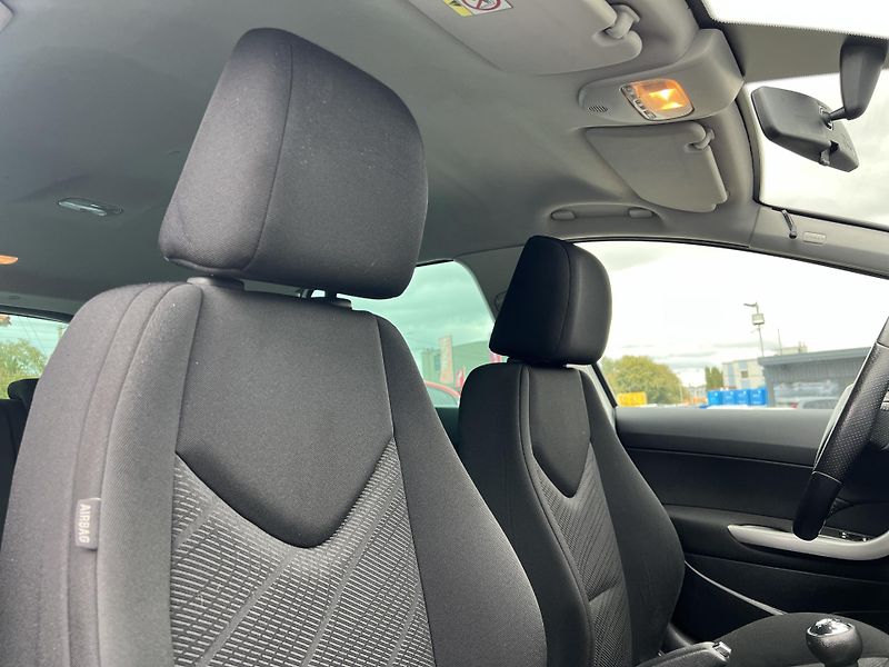 Peugeot 308 1.6HDi KOUPENO V ČR odp.DPH - fotka 29 z 37