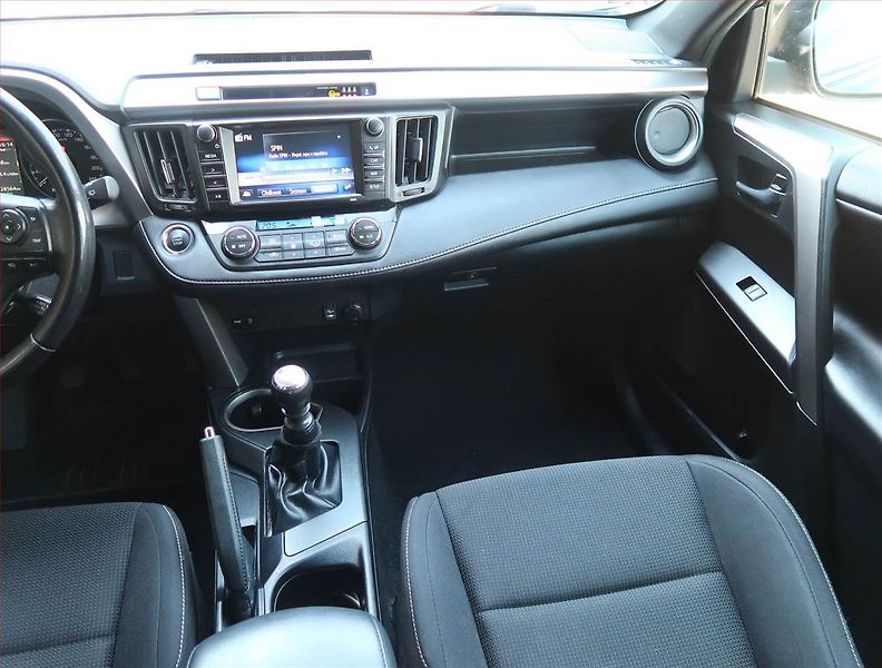 Toyota RAV4 (2018) 2.0 VVT-i - fotka 8 z 13