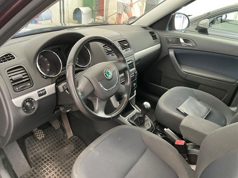 Škoda Yeti (2010) TSI Ambition + druhá sada kol - fotka 9 z 15