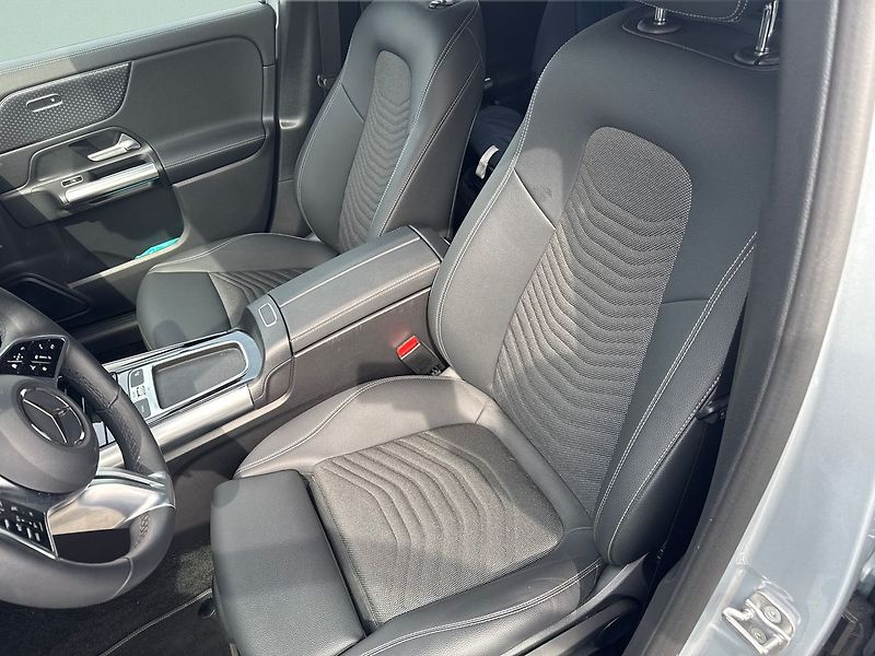 Mercedes-Benz GLA PROGRESSIVE 200d 4MATIC - fotka 13 z 19