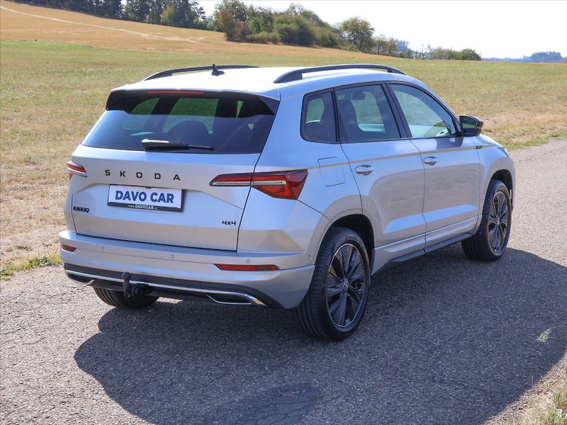 Škoda Karoq 2,0 2.0 TDI Sportline 4x4 DSG - fotka 8 z 35