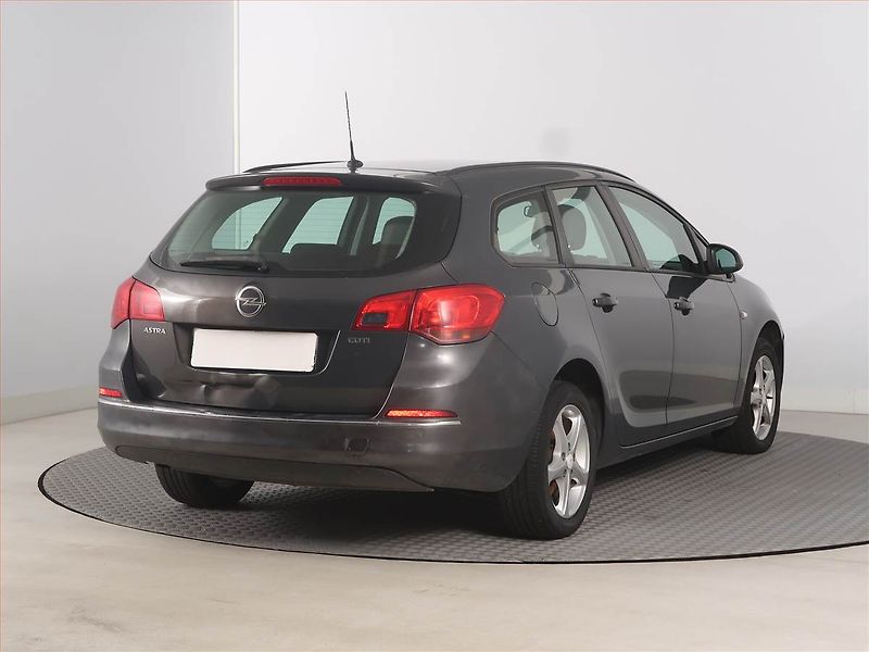 Opel Astra (2013) 1.7 CDTI, po STK, slušný stav - fotka 5 z 15