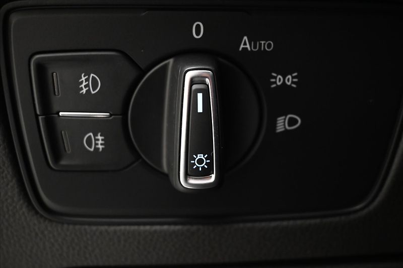 Volkswagen Passat 2,0 TDI 110 kW DSG Elegance Zá - fotka 27 z 33