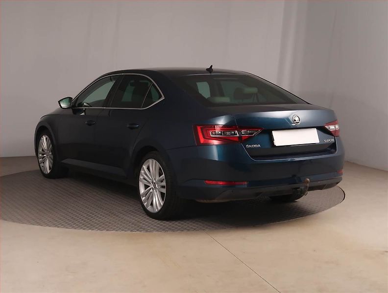 Škoda Superb (2016) Elegance 2.0 TSI, Automat - fotka 4 z 22