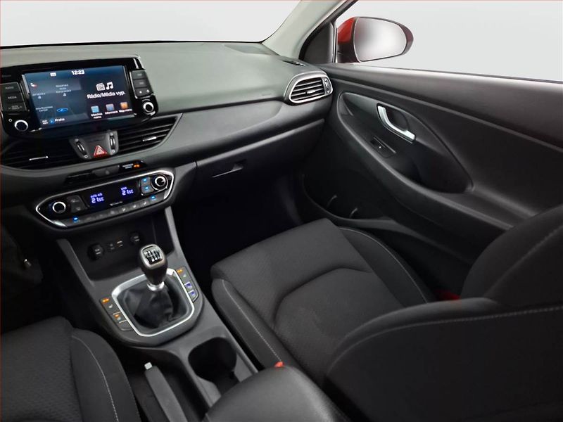 Hyundai i30 (2017) 1.6 CRDi, Navi, Tempomat - fotka 8 z 19