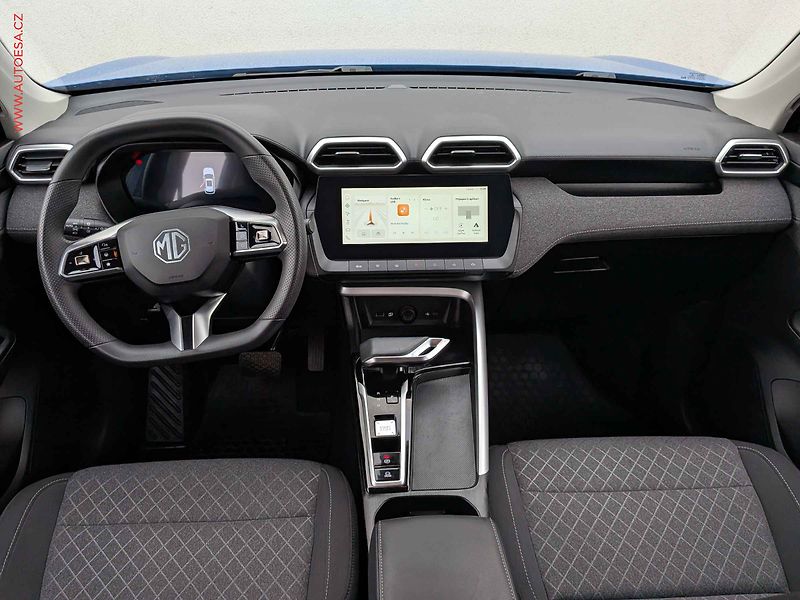 MG ZS (2025) 1.5 Hybrid, ČR, AT, park - fotka 8 z 16