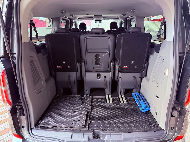 Ford Tourneo Custom 2.0 EcoBlue Aut. Titanium X AW - fotka 11 z 38