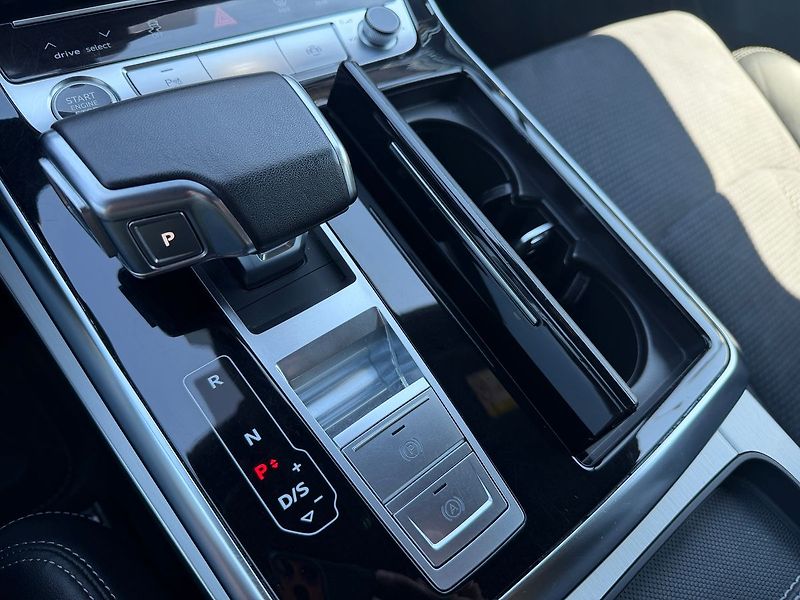 Audi Q7 S-line  210kW Tažné - fotka 11 z 26