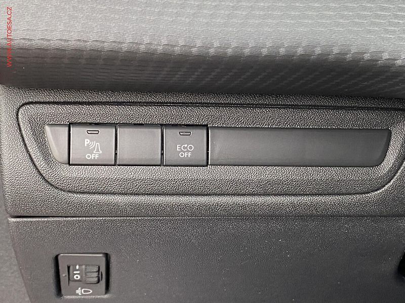 Peugeot 2008 (2017) 1.2 PT, ČR, Active, AT - fotka 14 z 20