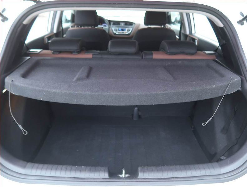 Hyundai i20 (2016) 1.2, Serv.kniha - fotka 14 z 17