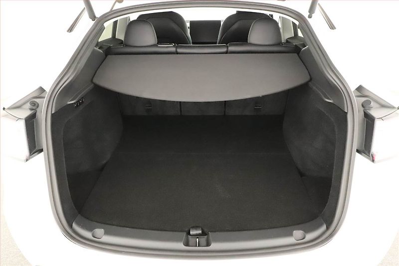 Tesla Model Y (2022) Performance 79kWh - fotka 25 z 29