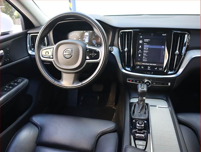 Volvo V60 (2019) T6 AWD - fotka 7 z 22