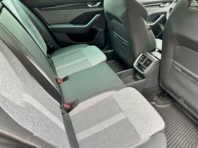 Škoda Octavia (2025) 1.5 TSI 110kW MHEV Top Selecti - fotka 20 z 24