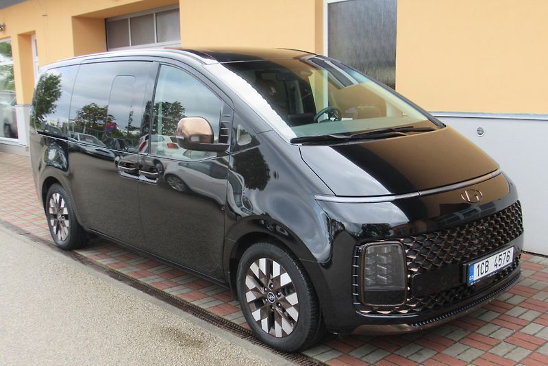 Hyundai Staria 2.2 CRDi 4x4 TAŽNÉ PANORAMA  - fotka 1 z 47