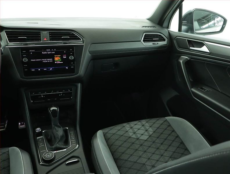 Volkswagen Tiguan Allspace (2022) R-Line 2.0 TSI - fotka 8 z 18