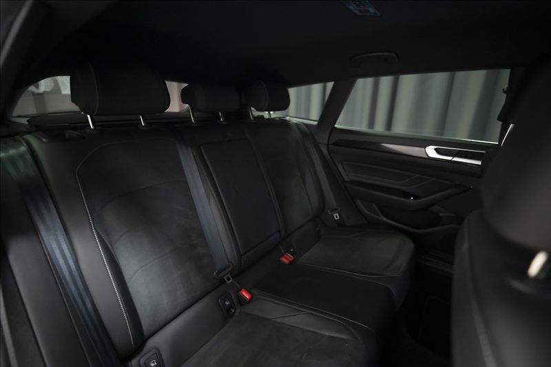 Volkswagen Arteon 2,0 TDI DSG R-LINE 1. MAJ ČR - fotka 30 z 36
