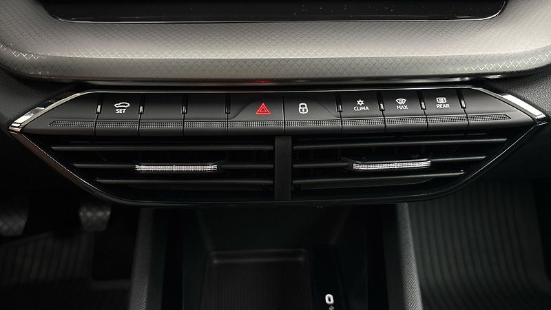 Škoda Octavia 2.0 TDI Ambition Combi - fotka 13 z 23
