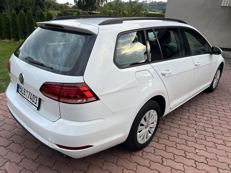 Volkswagen Golf 1.0 TSI 85KW,1 MAJITEL,SERVIS - fotka 7 z 40