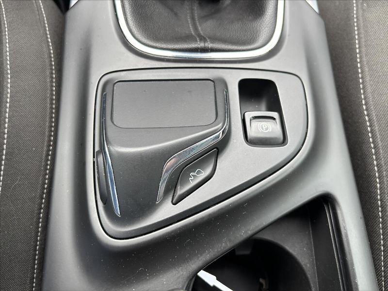 Opel Insignia 2,0 CDTi 125kW 4x4 NAVI KAMERA - fotka 29 z 44