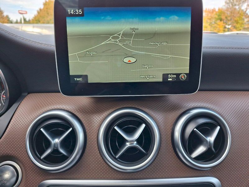 Mercedes-Benz Třídy A (2017) AMG Automat 4 Matic 2,0i 135kW - fotka 23 z 35