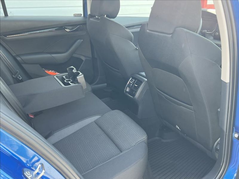 Škoda Octavia 2,0 TDi Ambition LED záruka - fotka 17 z 28