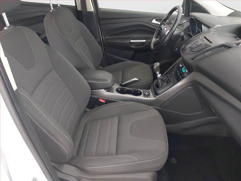 Ford Kuga (2016) 1.5 EcoBoost, Tempomat - fotka 9 z 18