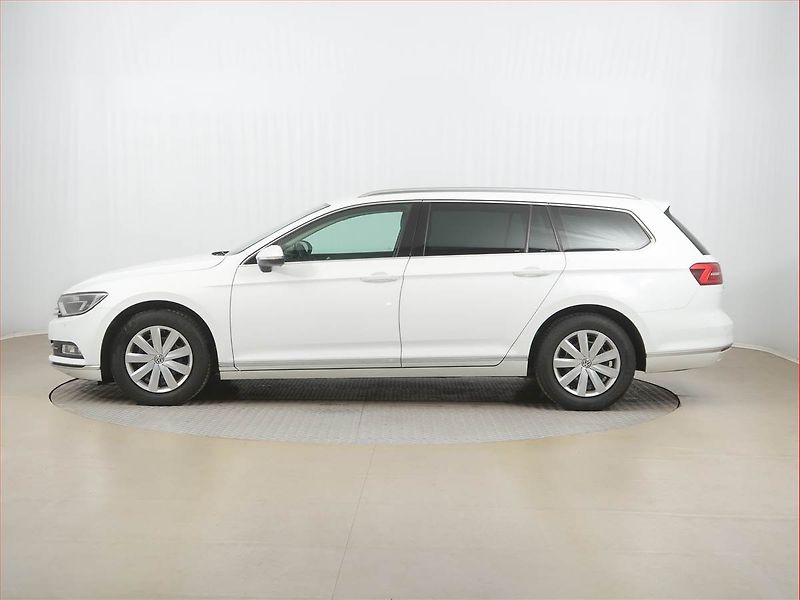 Volkswagen Passat (2017) 2.0 TDI, Automat, Kůže - fotka 3 z 16