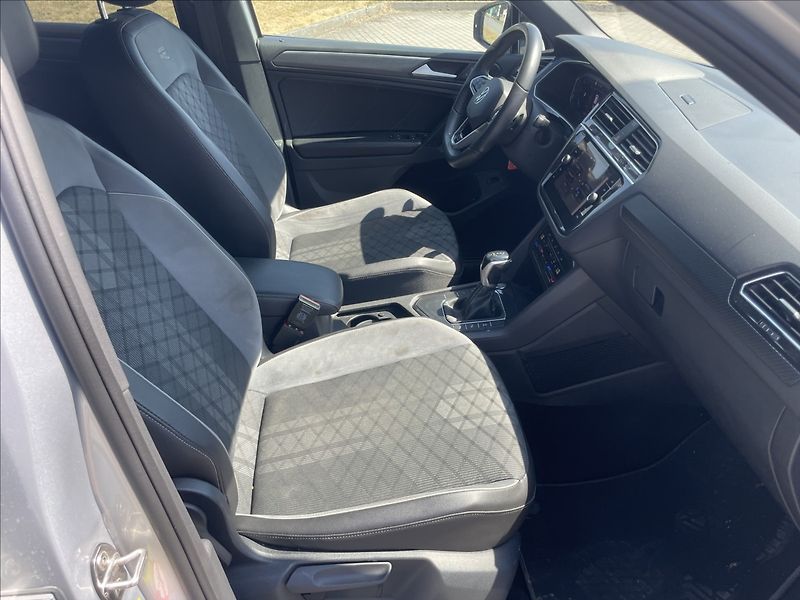 Volkswagen Tiguan 2,0 TDi 110kw DSG R-Line LED R - fotka 15 z 40