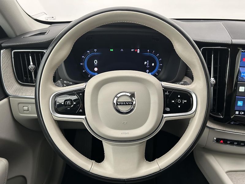 Volvo XC60 2.0 B5 4x4 INSCRIPTION - fotka 17 z 26