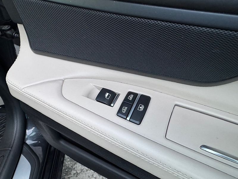 BMW Řada 7 (2012) 740 D XDRIVE 225kW - fotka 31 z 40