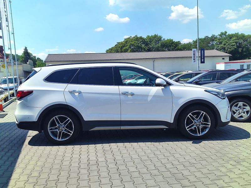 Hyundai Grand Santa Fe 2.2 CRDi/147kW Luxury AT 4x4 - fotka 4 z 43