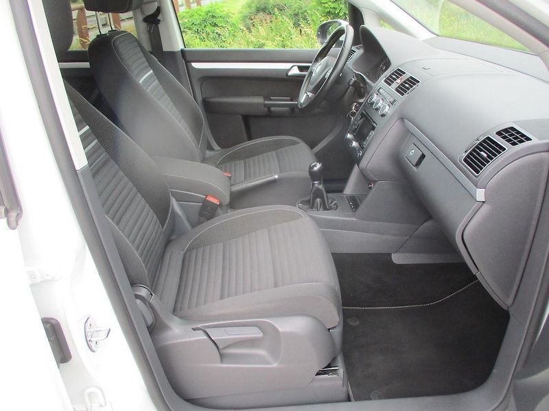 Volkswagen Touran TDI CUP*77KW*TZ*NAVI*VÝHŘEV* - fotka 26 z 50