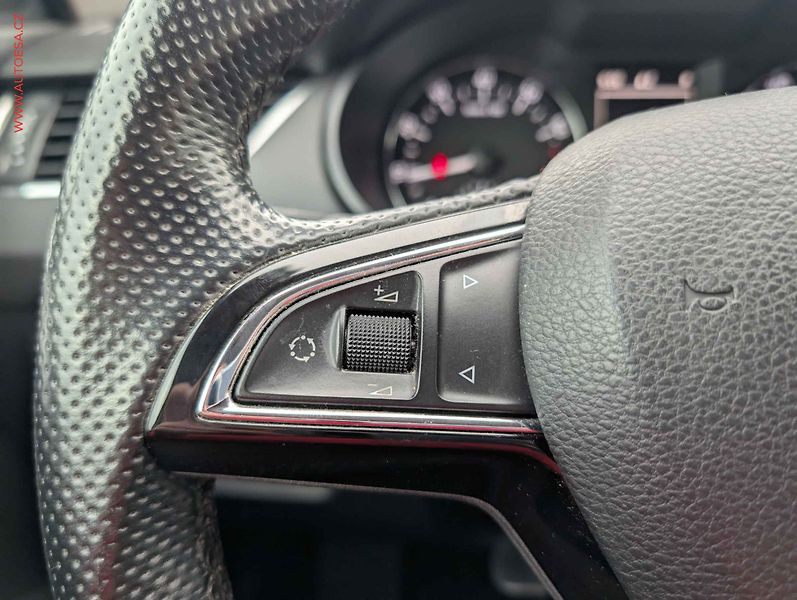 Škoda Octavia (2015) 1.4 TSi, Elegance, DSG, +kola - fotka 14 z 22