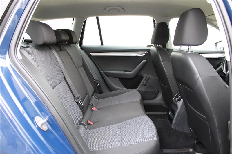 Škoda Octavia 1.6 TDI/81 kW/Ambition/ CZ - fotka 30 z 39
