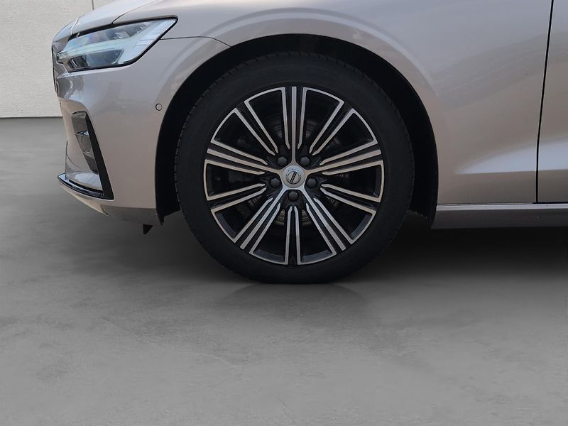 Volvo V60 B4 Plus Dark - fotka 24 z 27