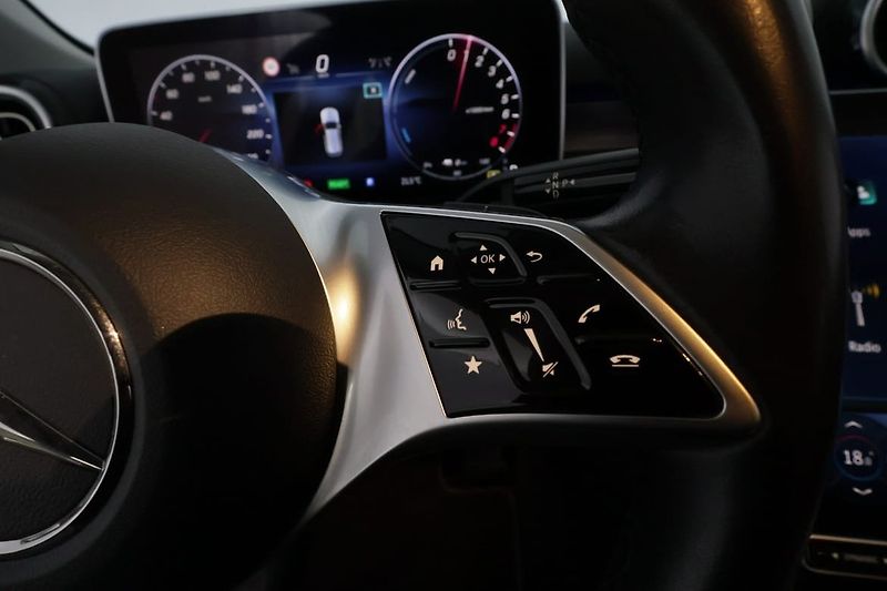 Mercedes-Benz Třídy C 300e Avantgarde Kamera Tažné - fotka 16 z 30