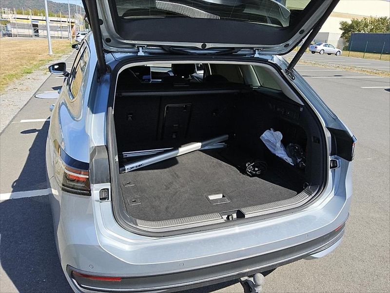 Volkswagen Passat 2,0 TDI IQ-LIGHT KAMERA 360 - fotka 10 z 11