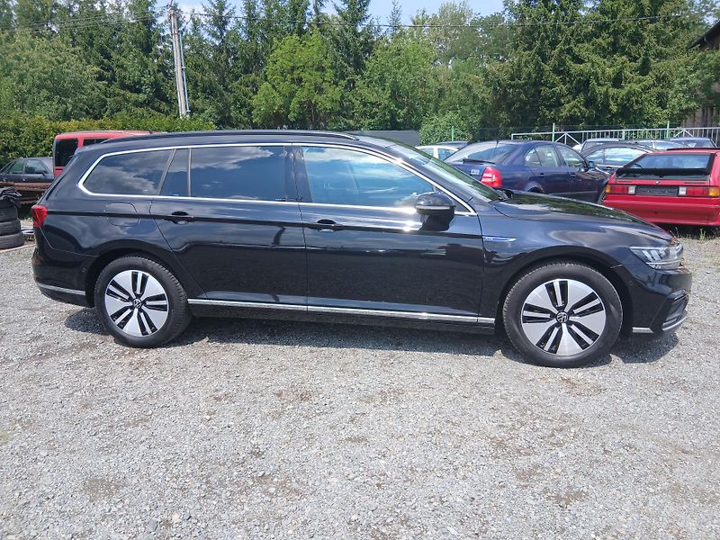 Volkswagen Passat GTE Plug-in hybrid, kůže - fotka 9 z 58