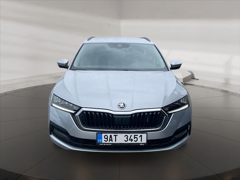 Škoda Octavia 2,0 TDI Ambition 4x4 DSG - fotka 2 z 11