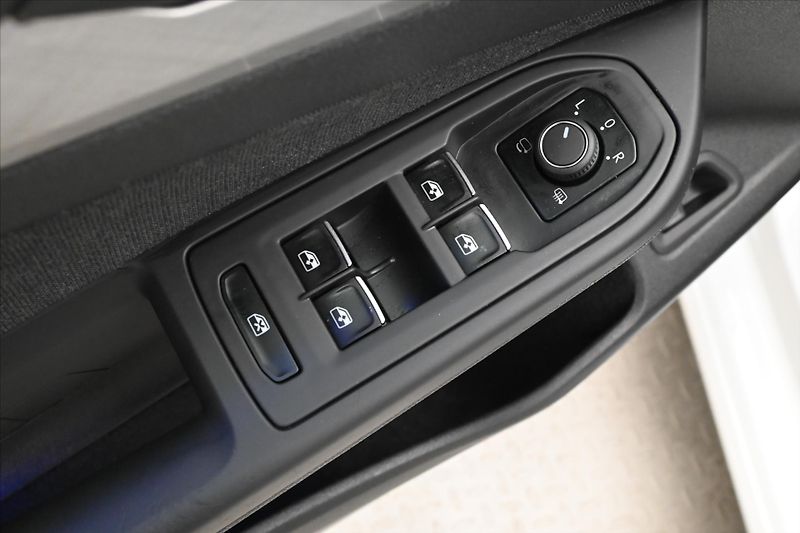 Volkswagen Golf 2,0 TDI 110 kW DSG Life Záruka - fotka 25 z 31