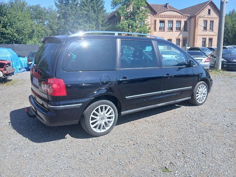 Volkswagen Sharan 2.0 TDI, 7 míst, tažné - fotka 9 z 35